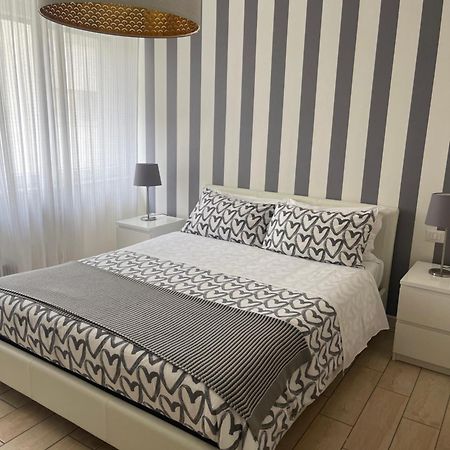 Bernini 20 Bed & Breakfast Napoli Bagian luar foto