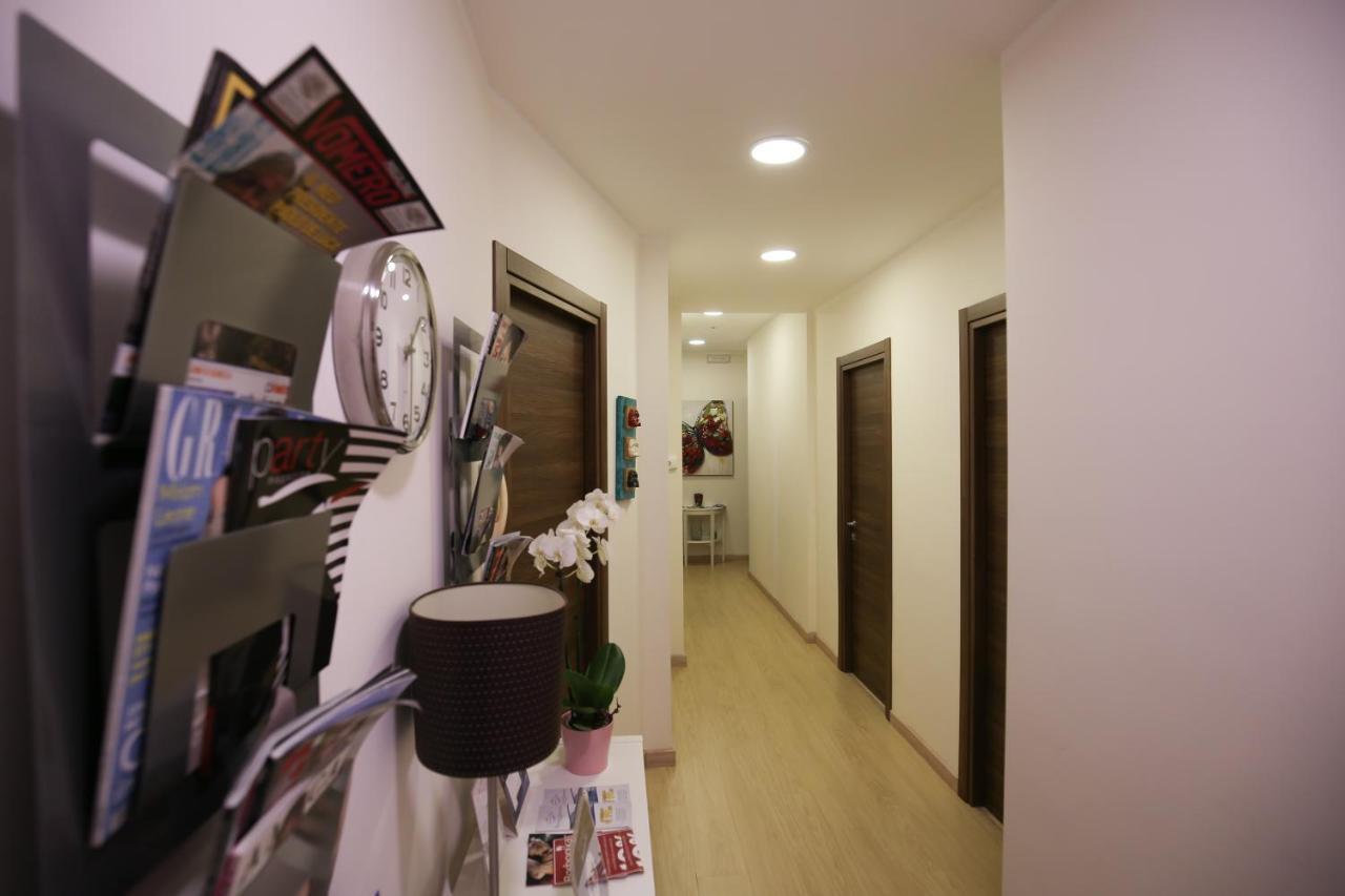 Bernini 20 Bed & Breakfast Napoli Bagian luar foto