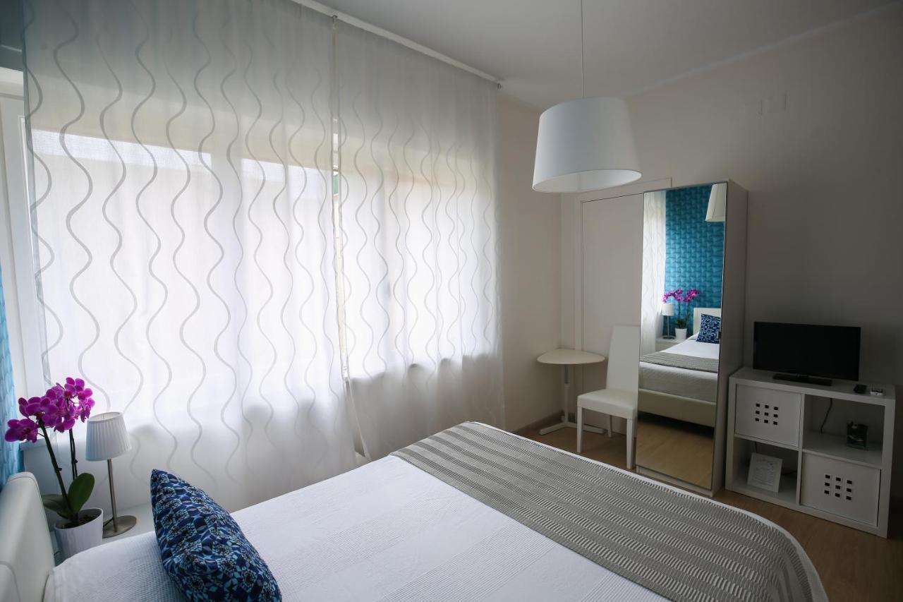 Bernini 20 Bed & Breakfast Napoli Bagian luar foto