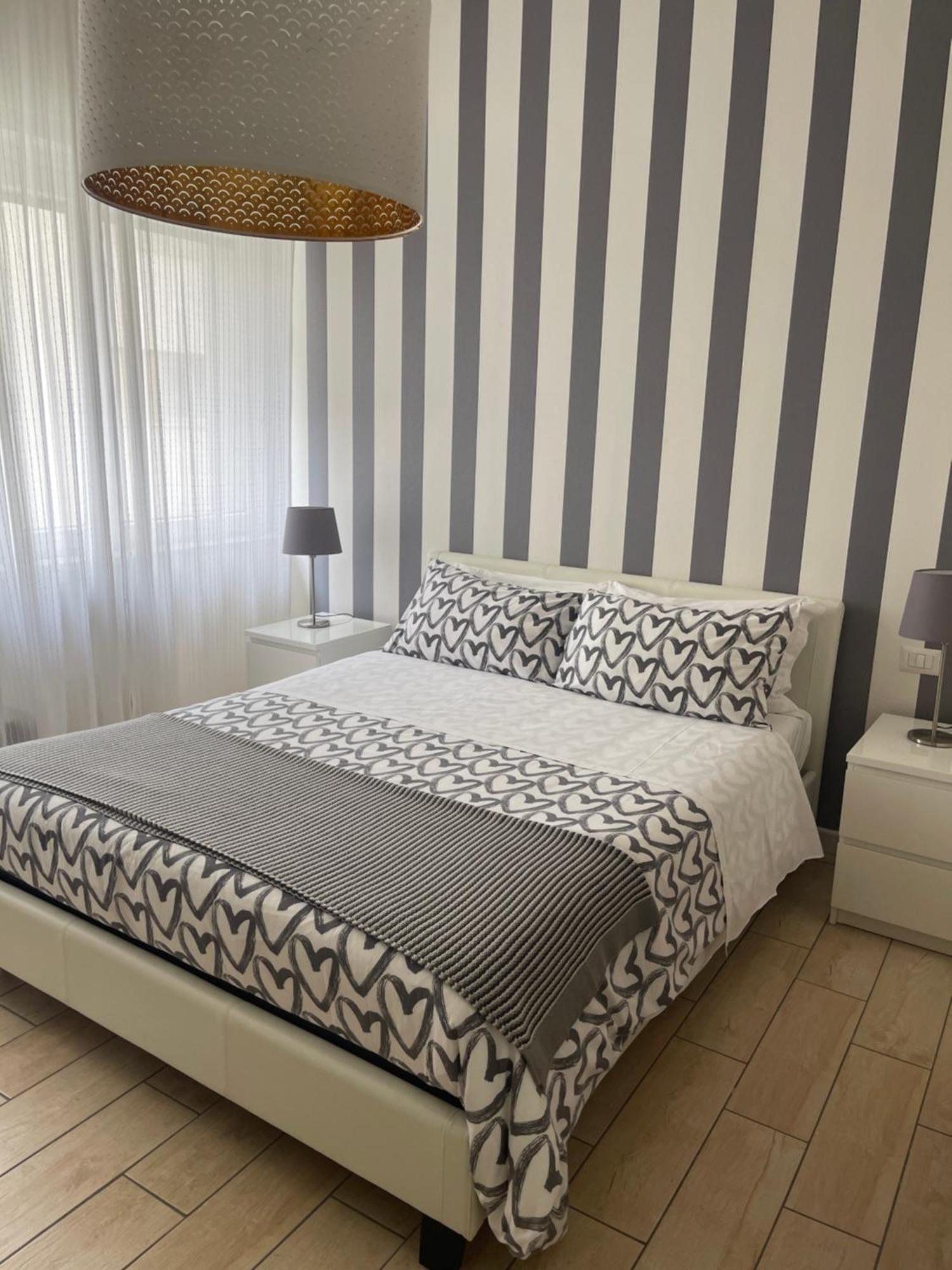 Bernini 20 Bed & Breakfast Napoli Bagian luar foto