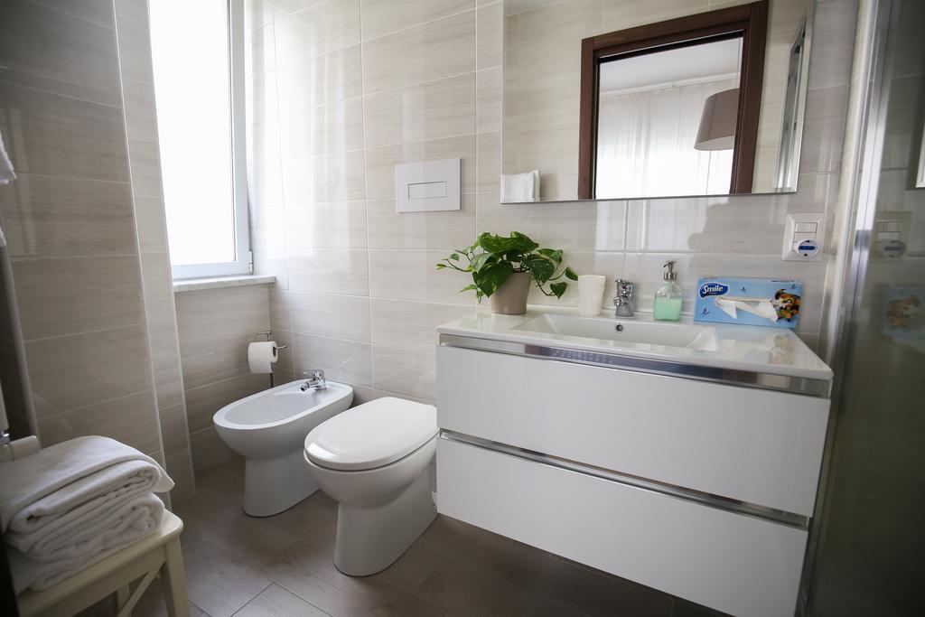 Bernini 20 Bed & Breakfast Napoli Bagian luar foto