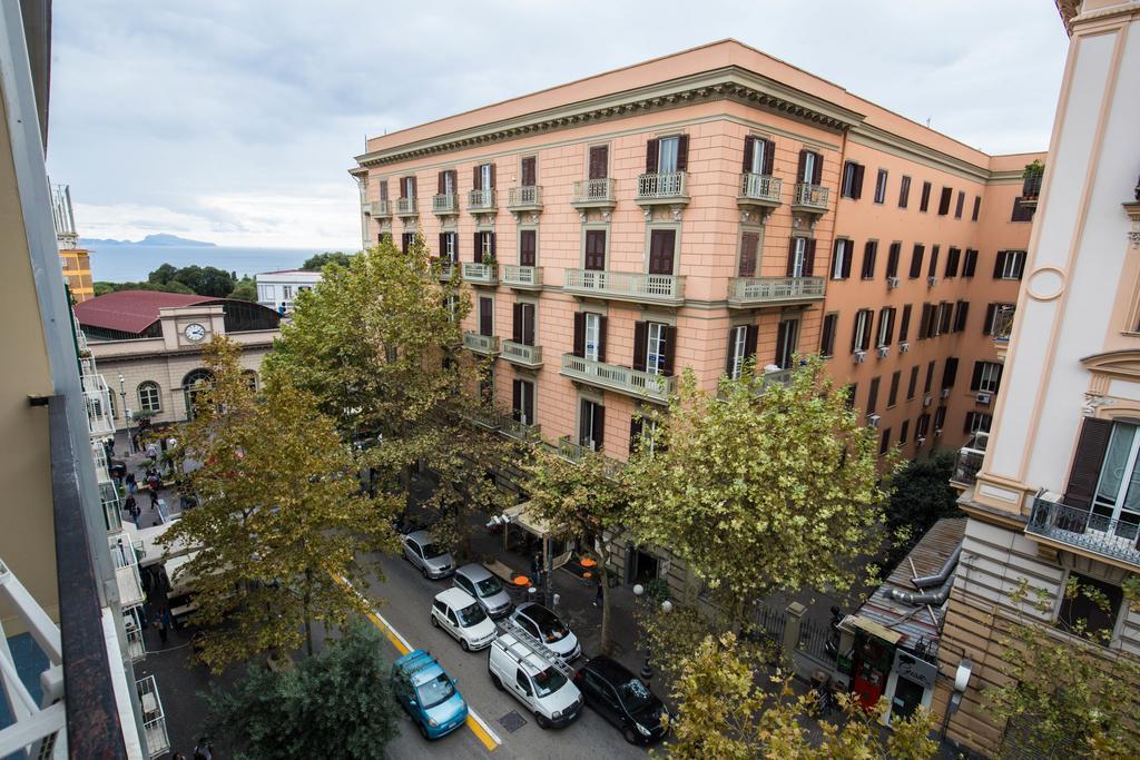 Bernini 20 Bed & Breakfast Napoli Bagian luar foto