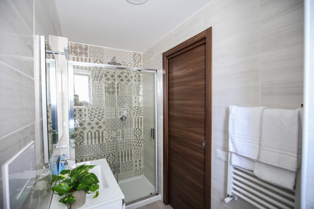 Bernini 20 Bed & Breakfast Napoli Bagian luar foto